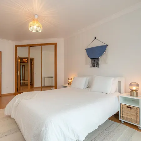Atlantic Ocean 2bdr With Pool By Lovelystay Apartmán