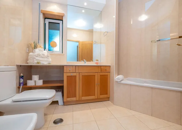 Atlantic Ocean 2bdr With Pool By Lovelystay